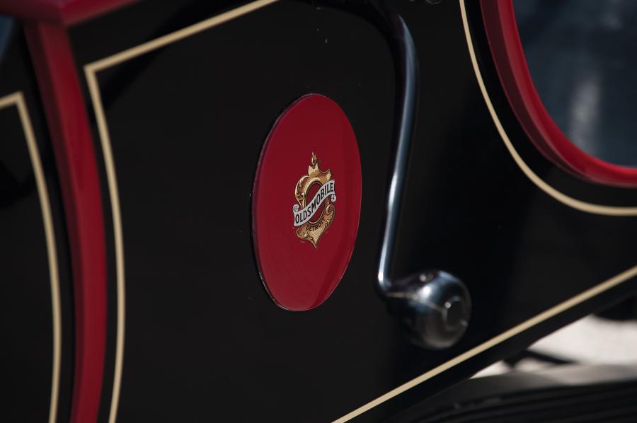  Oldsmobile Model R Curved Dash Runabout 1902 года  (фото 2 из 11)
